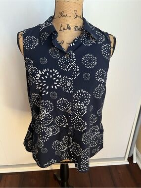 CAbi Navy Burst Print Sleeveless Blouse, #5125. EUC